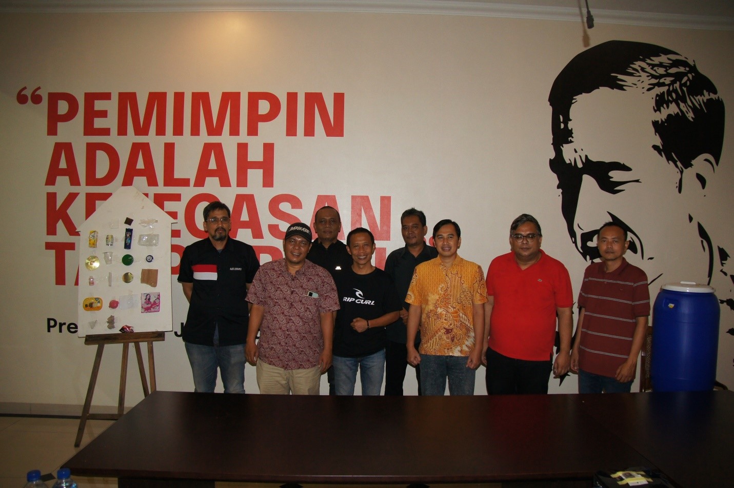barikade bank sampah