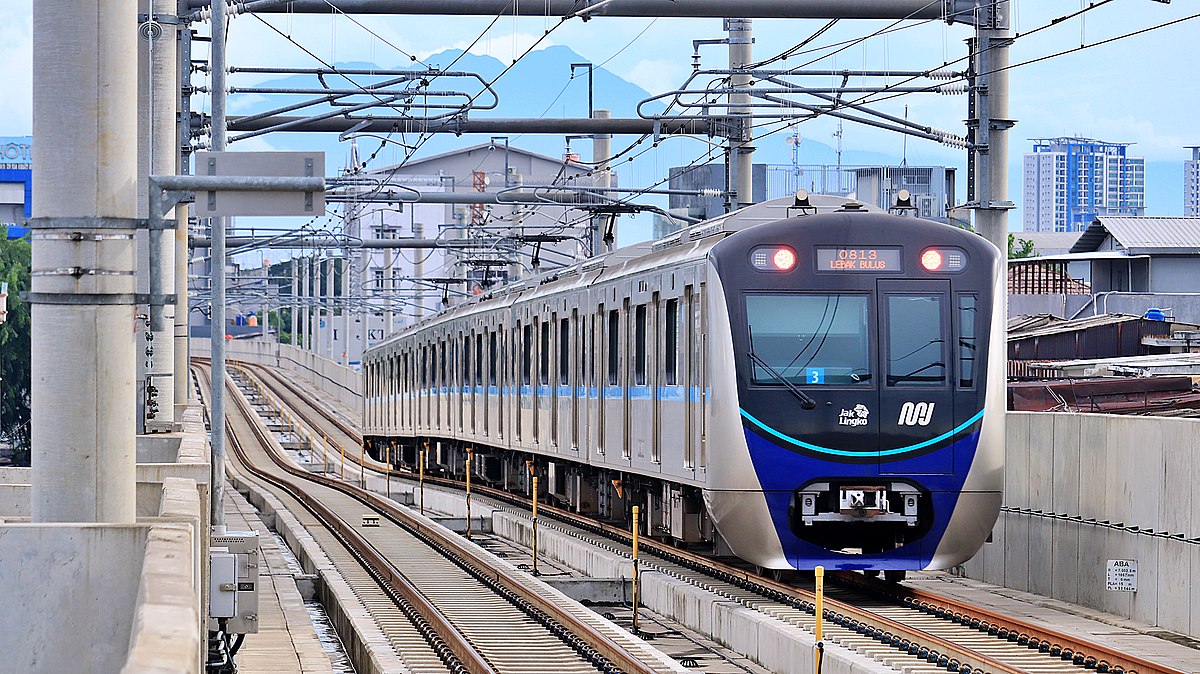 1200px-MRTset3