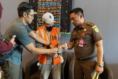 Unyil, DPO Terpidana Kasus Korupsi Ditangkap Tim Tabur Kejati NTT di Bandara Komodo