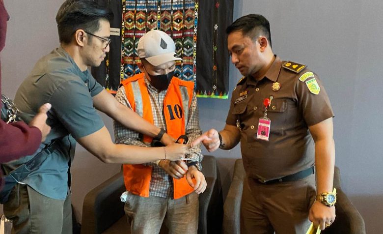 Unyil, DPO Terpidana Kasus Korupsi Ditangkap Tim Tabur Kejati NTT di Bandara Komodo
